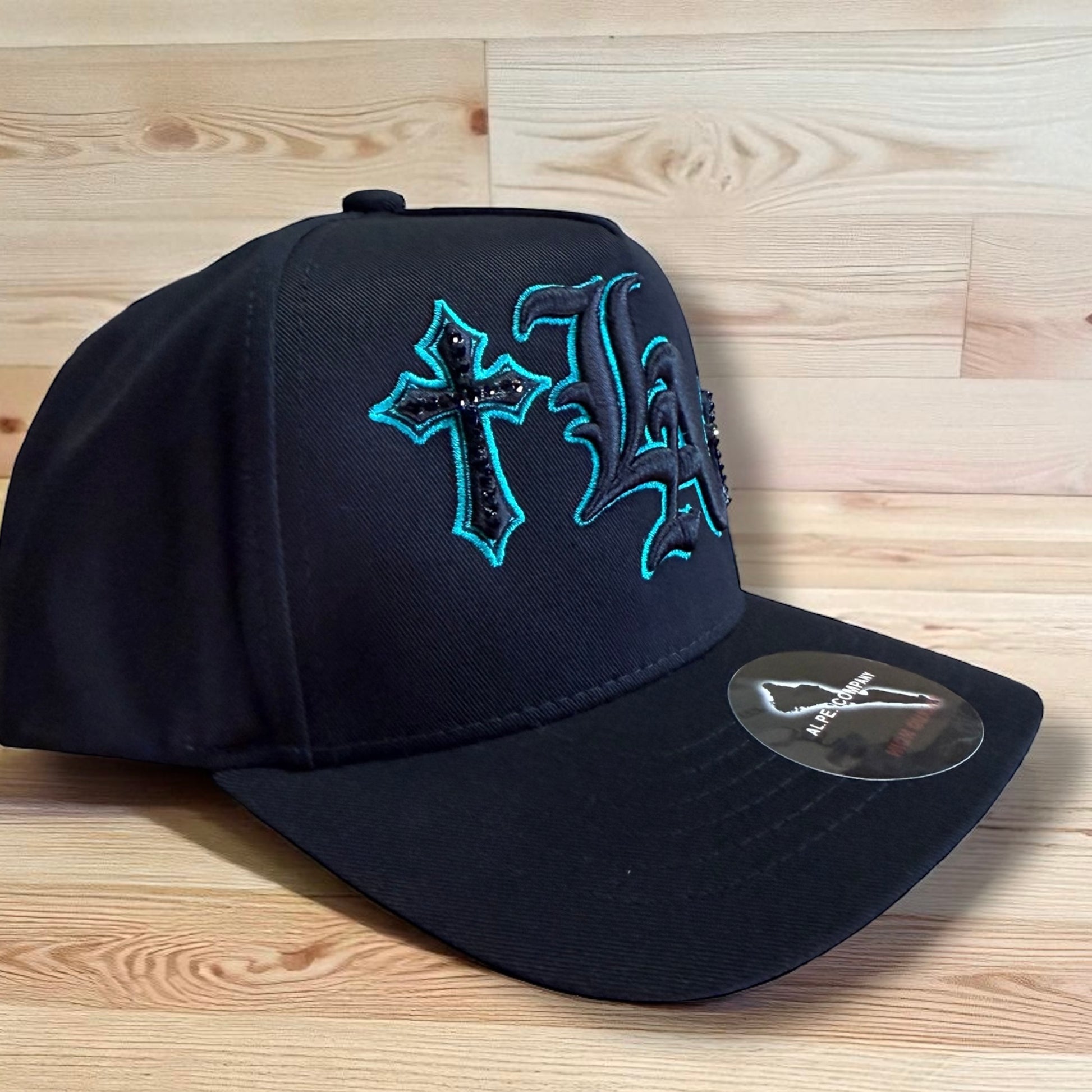 LA Snapback Hat con cruces