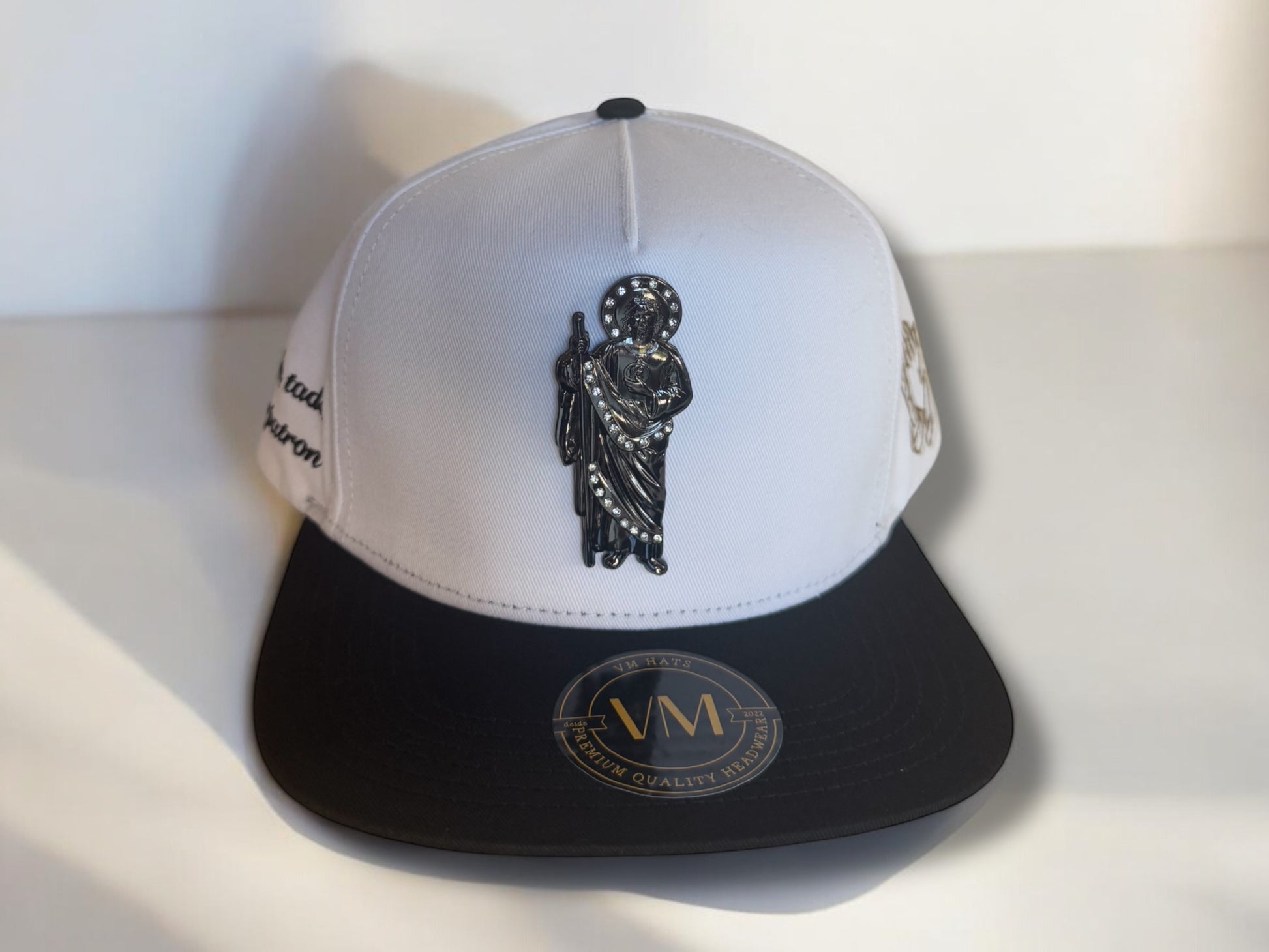 San Judas Hat con Pin Metalico