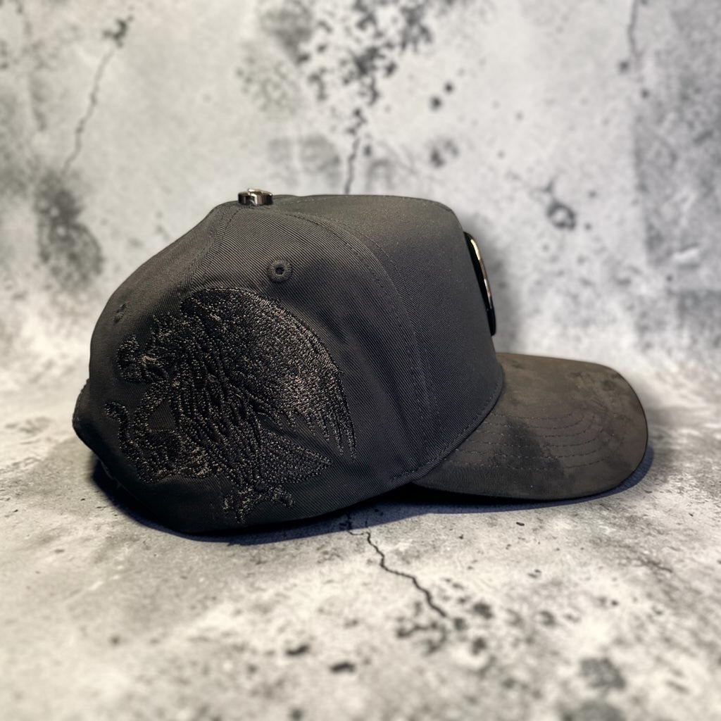 El centenario pin metálico adiamantado suede visor high quality