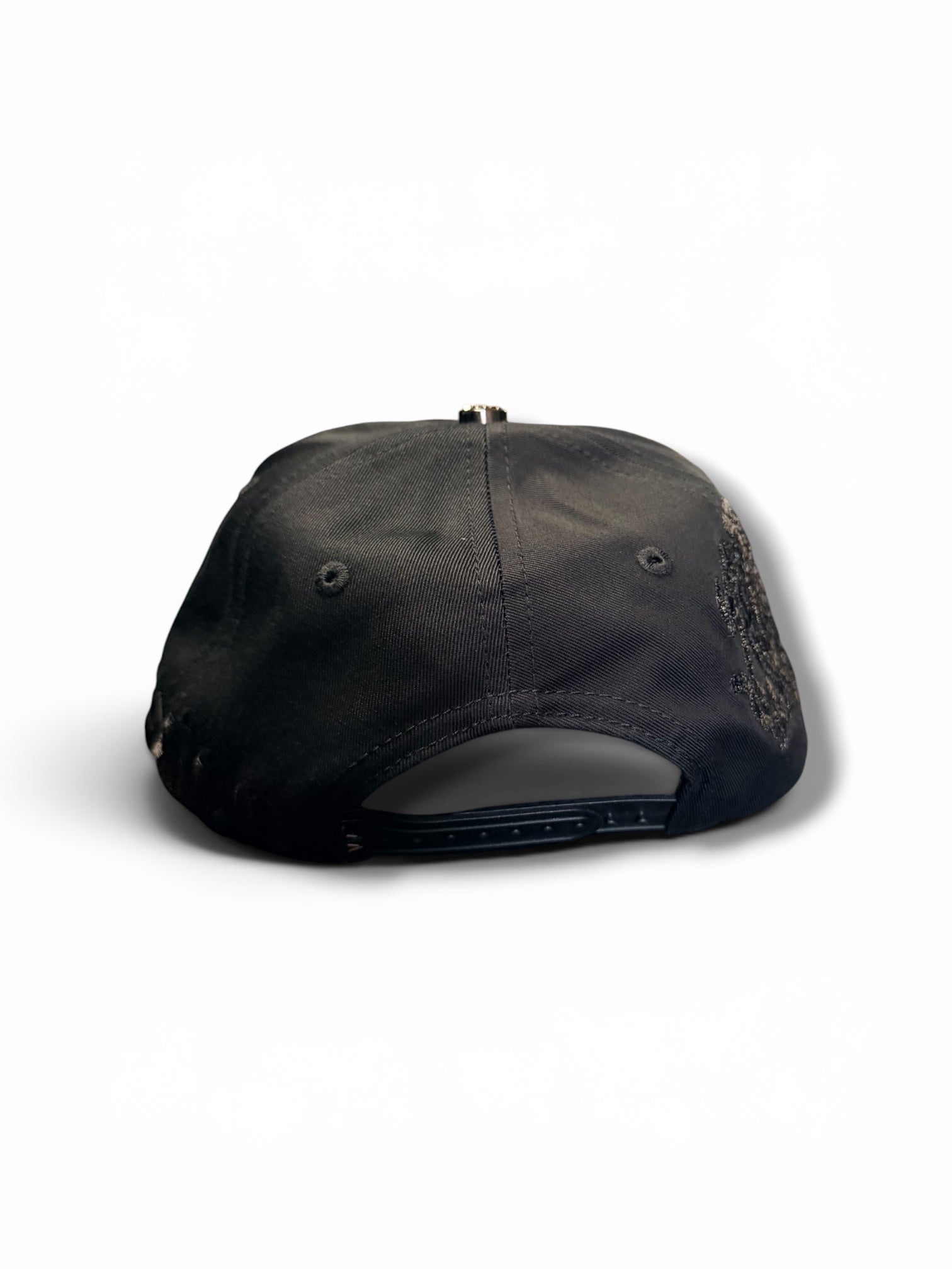 El centenario pin metálico adiamantado suede visor high quality
