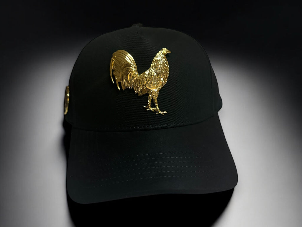 Gorra el Gallo de pin metalico Dorado. Snapback con gamusa en la visera