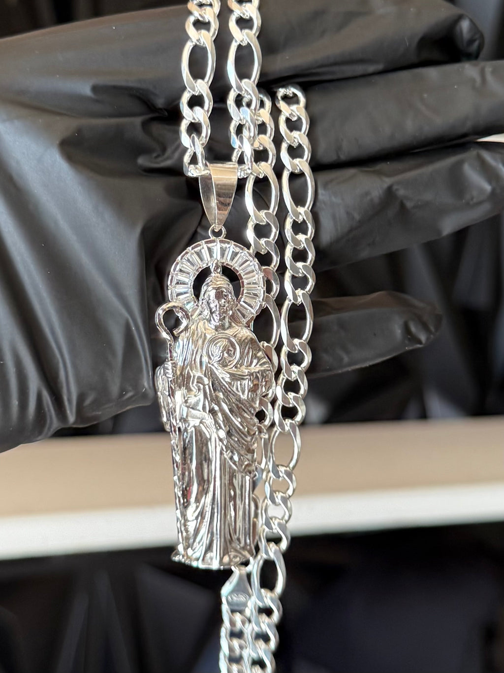 Cadena con dije San Judas