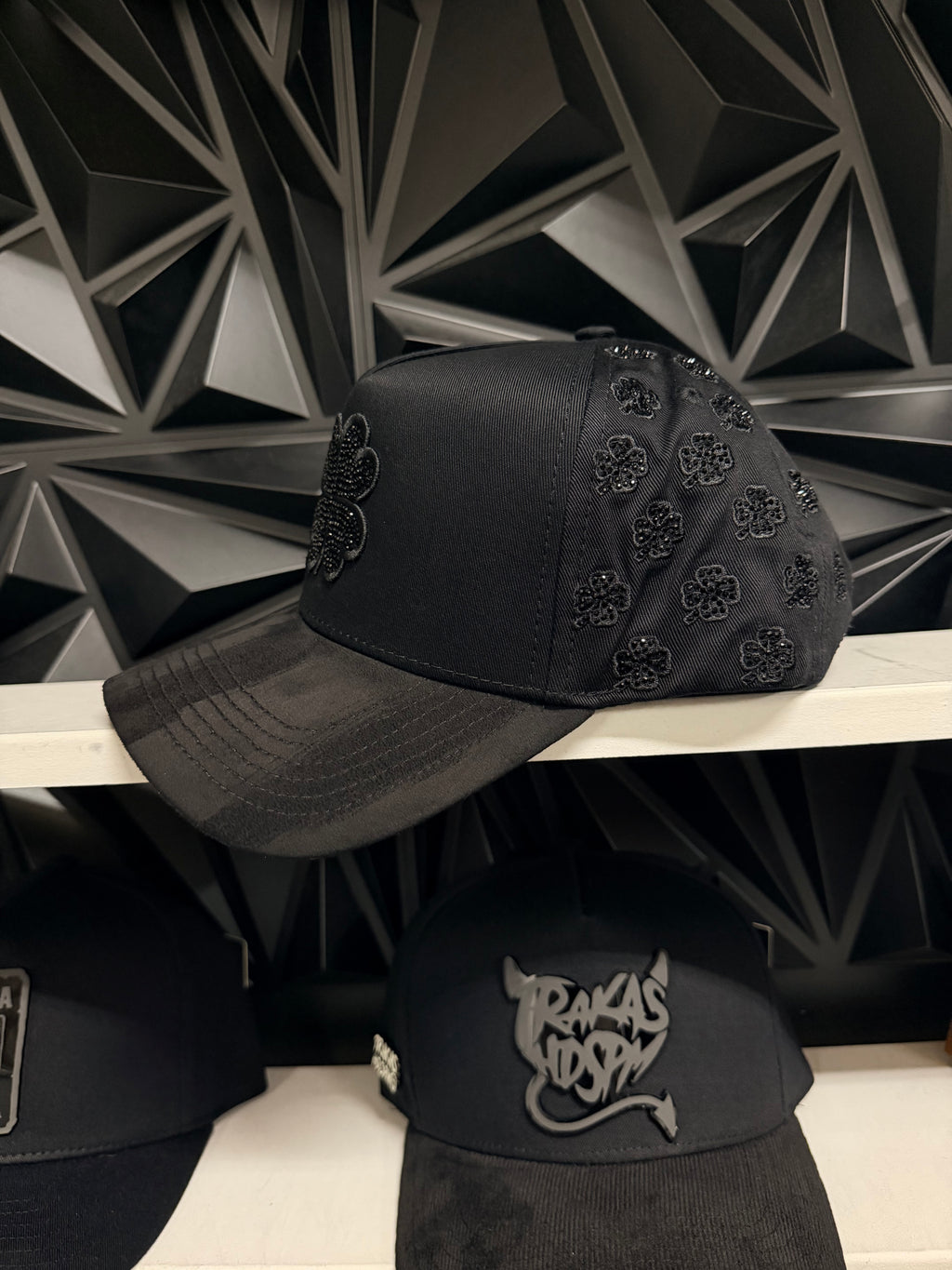Trébol Hat With rhinestones