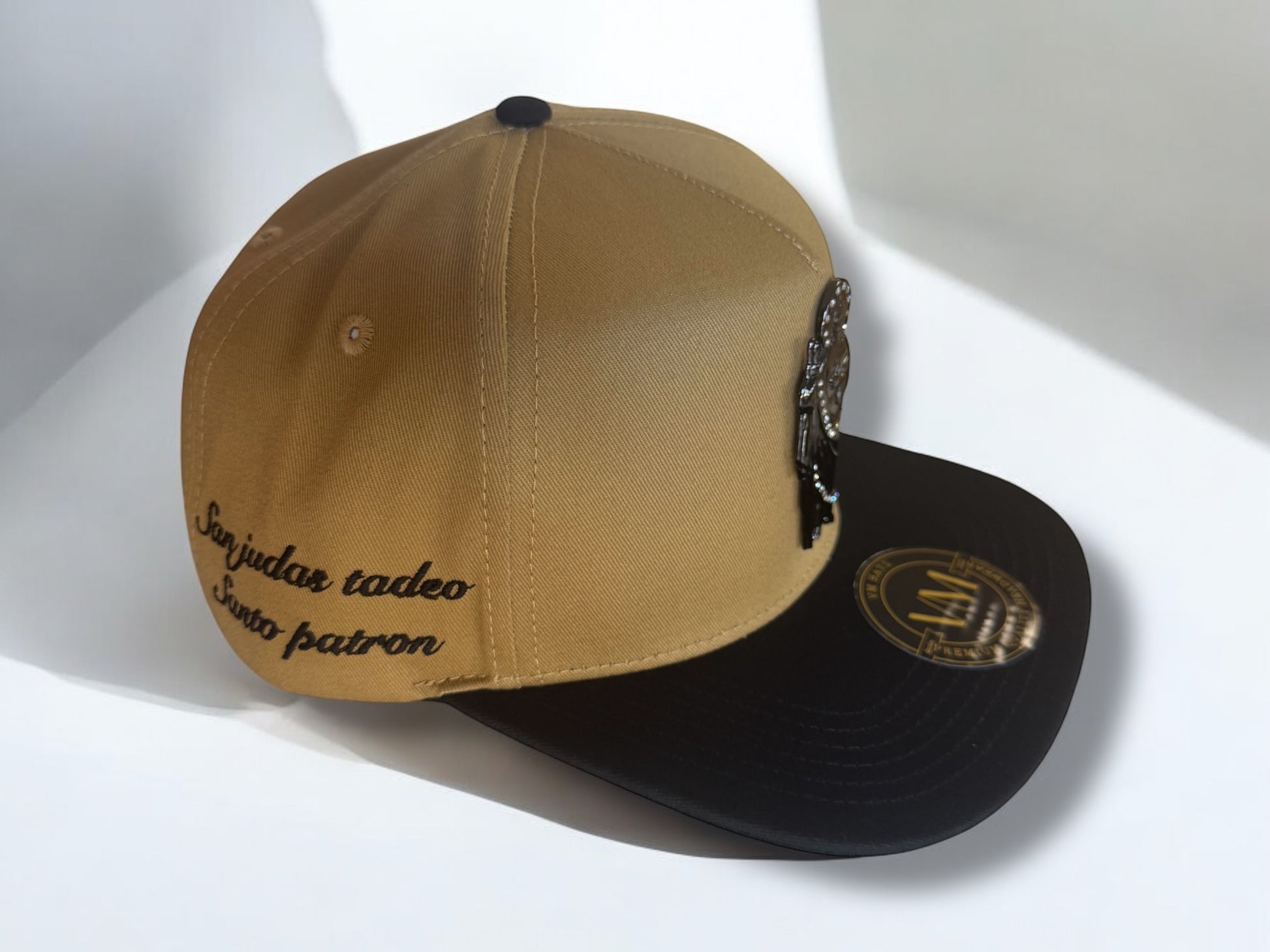 San Judas Hat con Pin Metalico