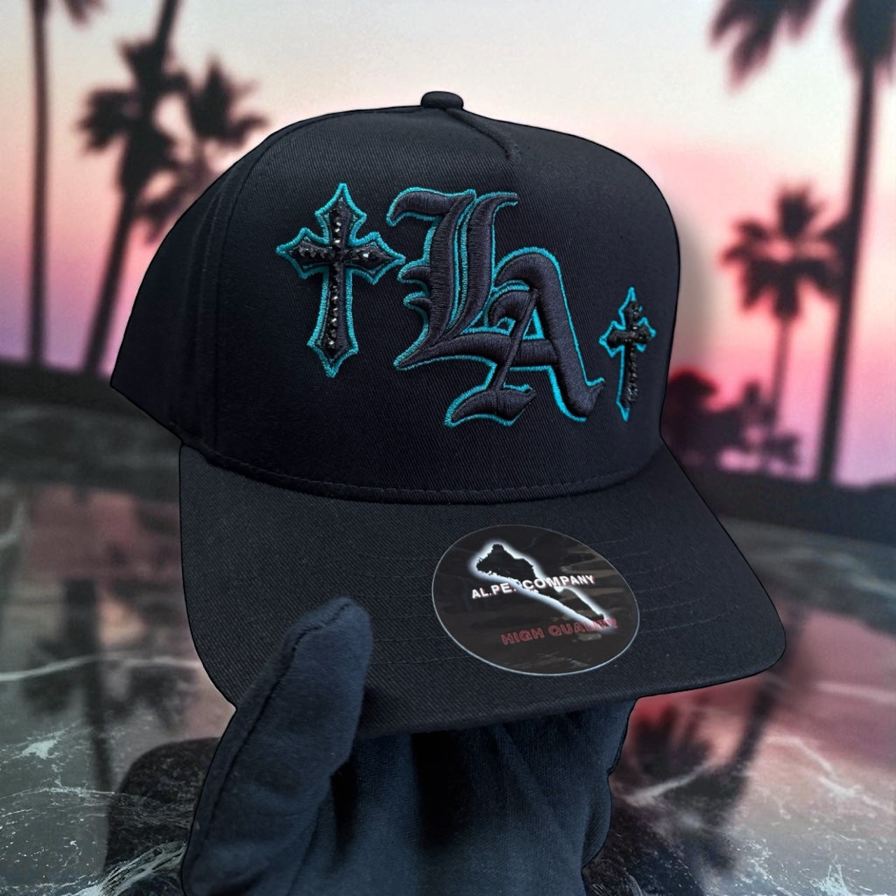 LA Snapback Hat con cruces