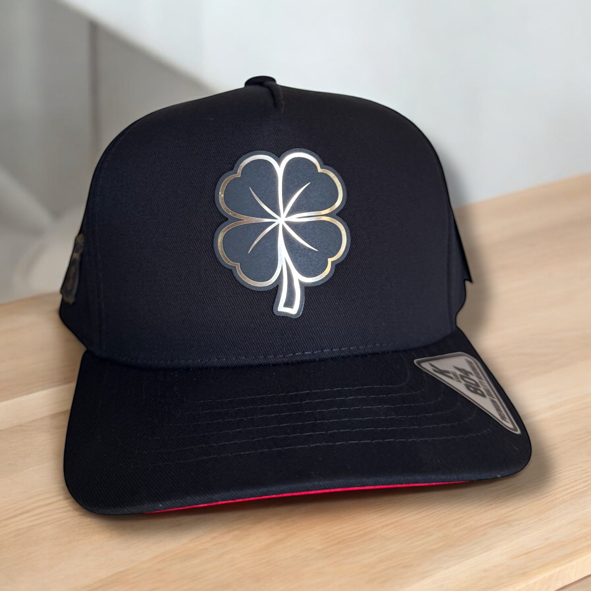 Trebol Dorado Hat Black Red