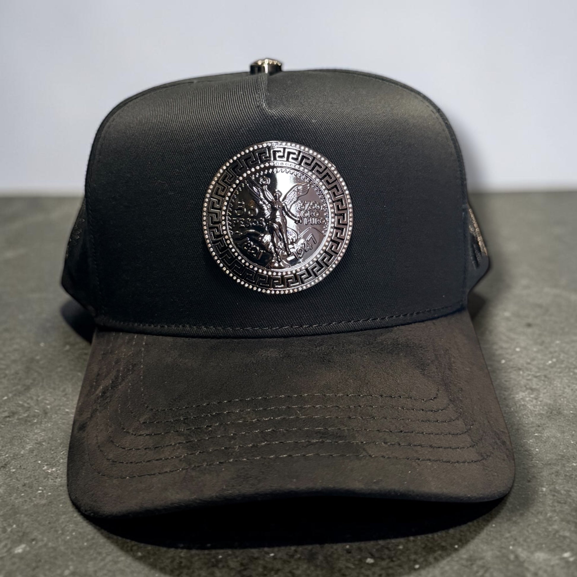 El centenario pin metálico adiamantado suede visor high quality