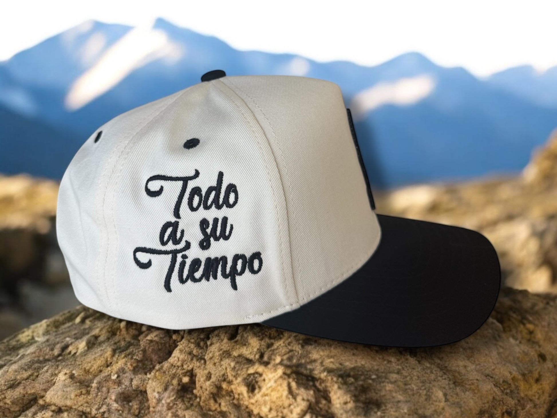 Hat Todo a su Tiempo