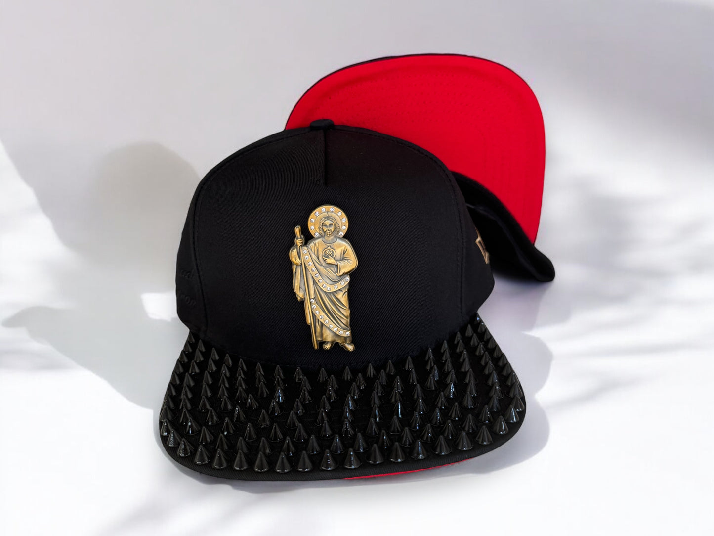 San Judas Hat Persinalizada con Spikes en la vicera. Disponible por tiempo limitado