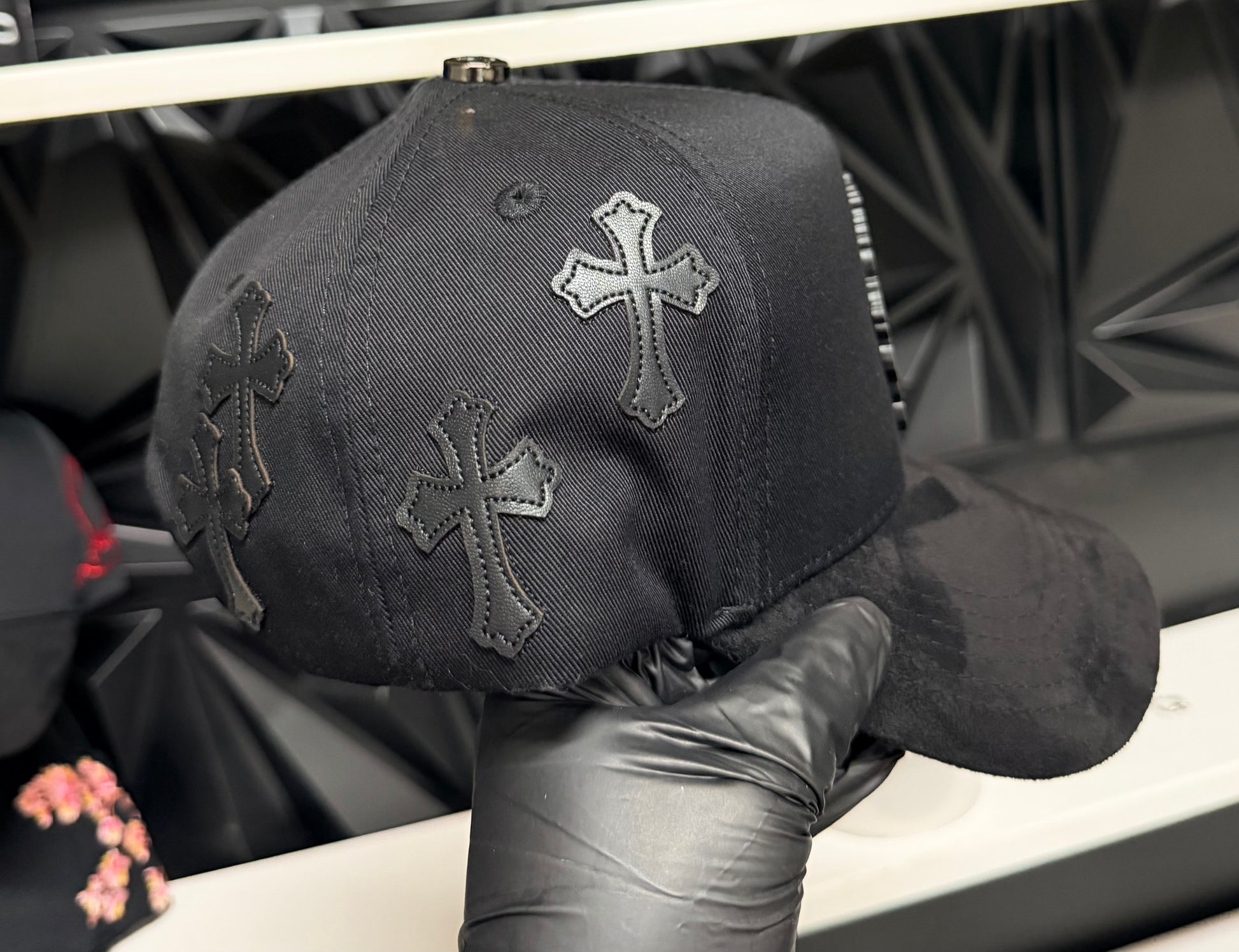 San Judas hat con cruces en piel