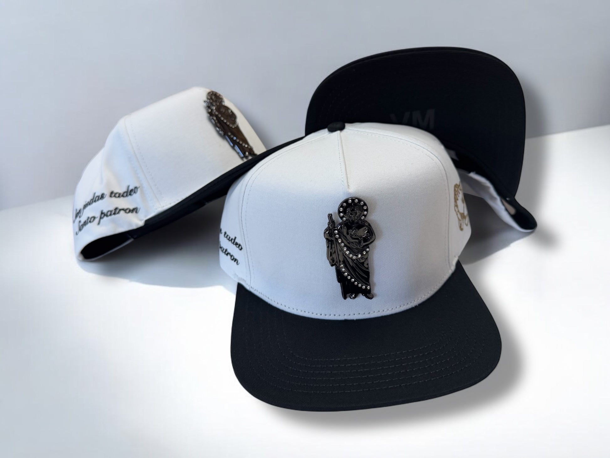 San Judas Hat con Pin Metalico