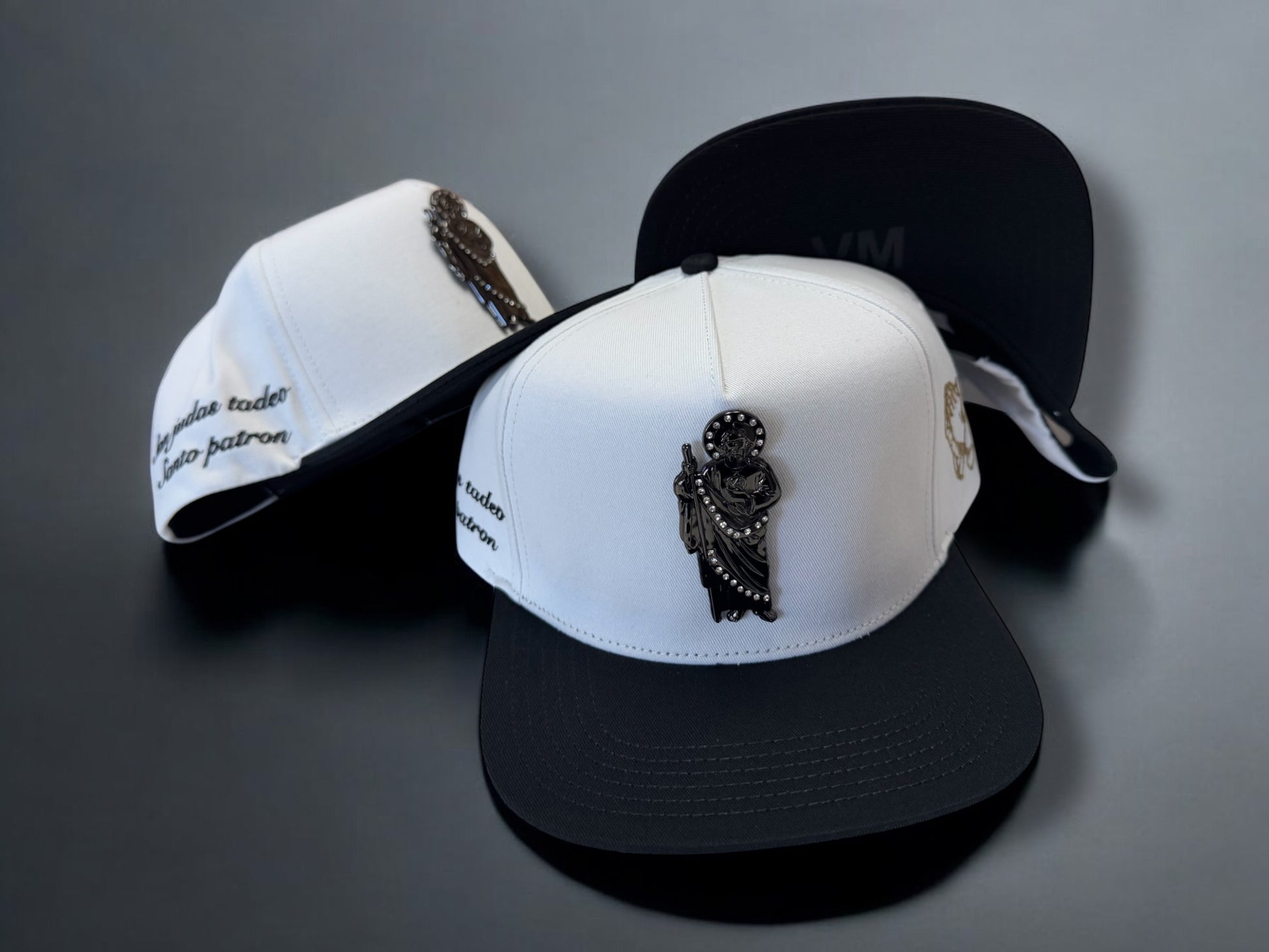 San Judas Hat con Pin Metalico
