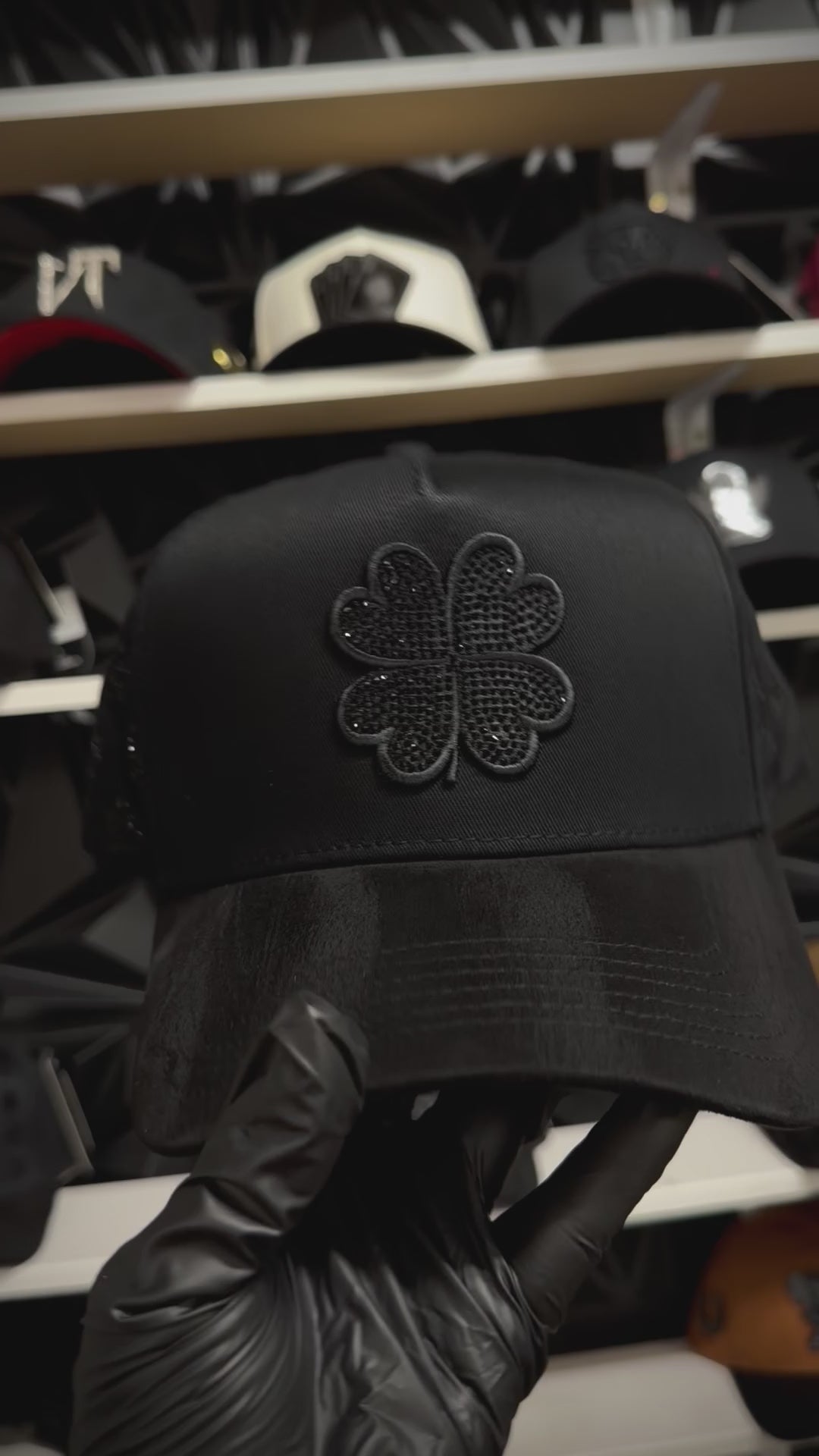 Trébol Hat With rhinestones