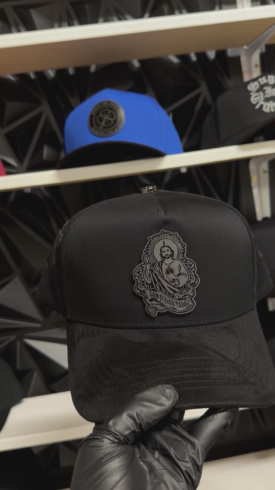 San Judas hat con cruces en piel