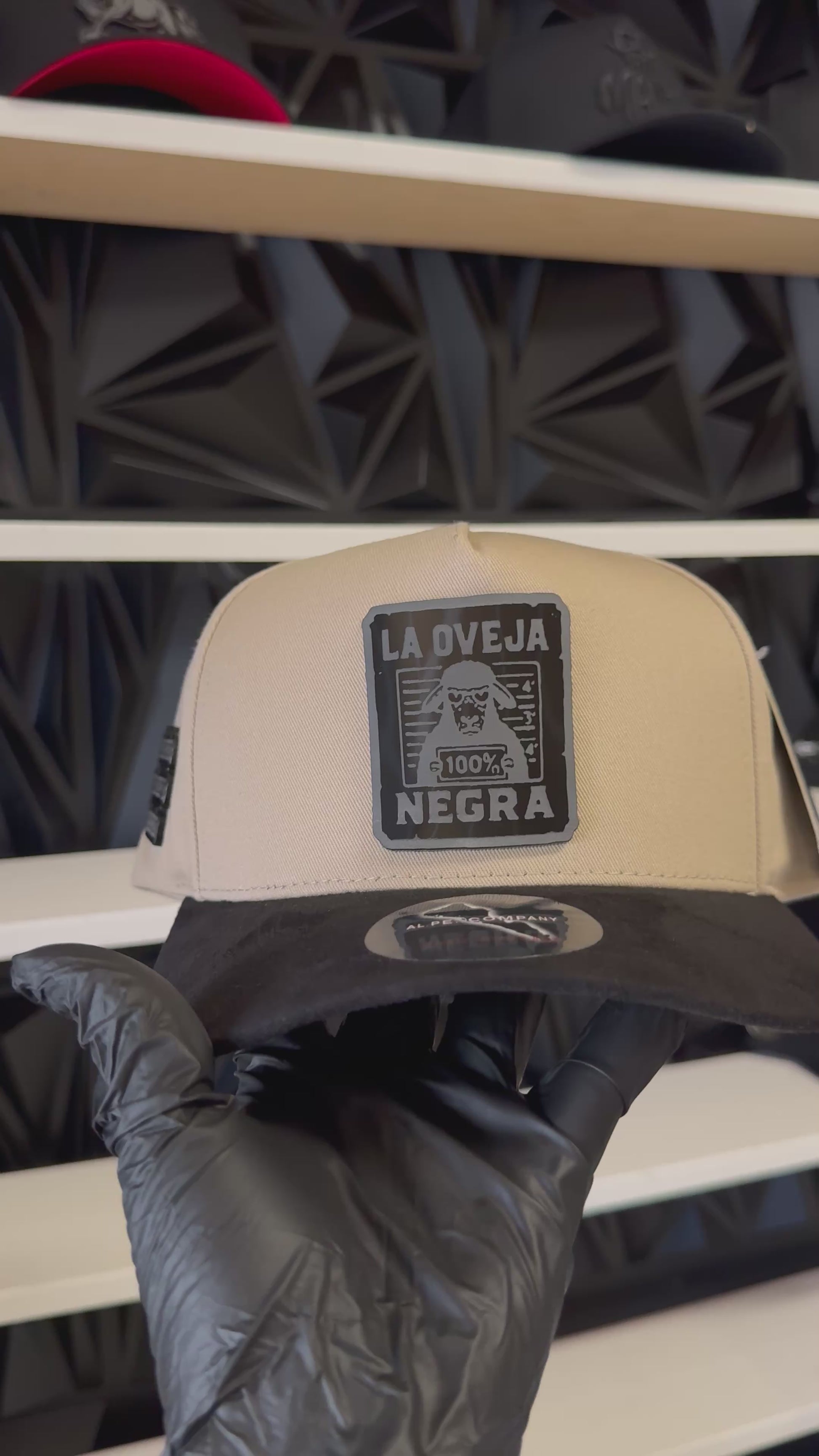 La Oveja Negra Hat