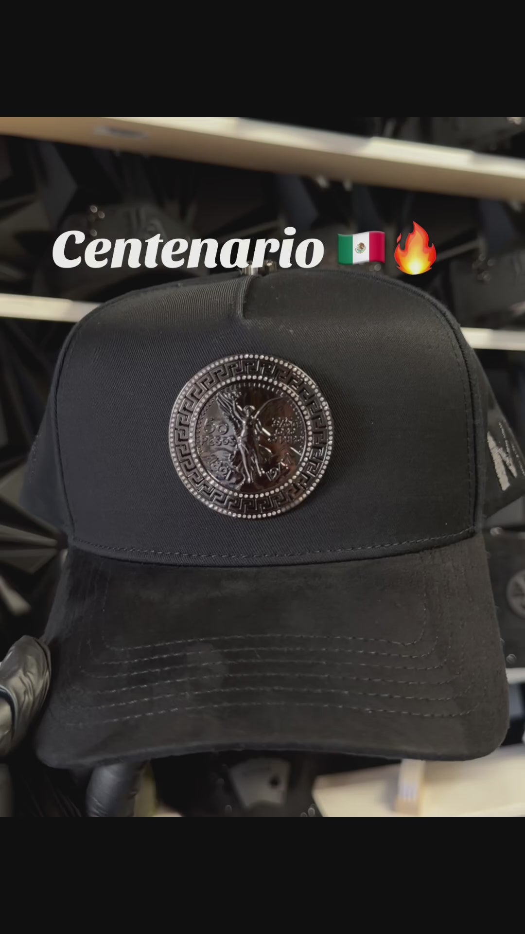 El centenario pin metálico adiamantado suede visor high quality